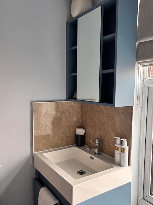 Budget Single Room image 3
