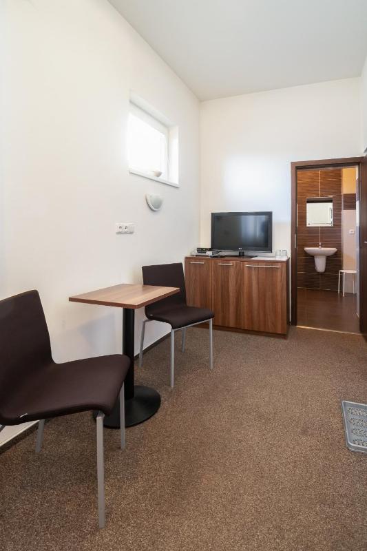 Double Room with Private Bathroom image 4