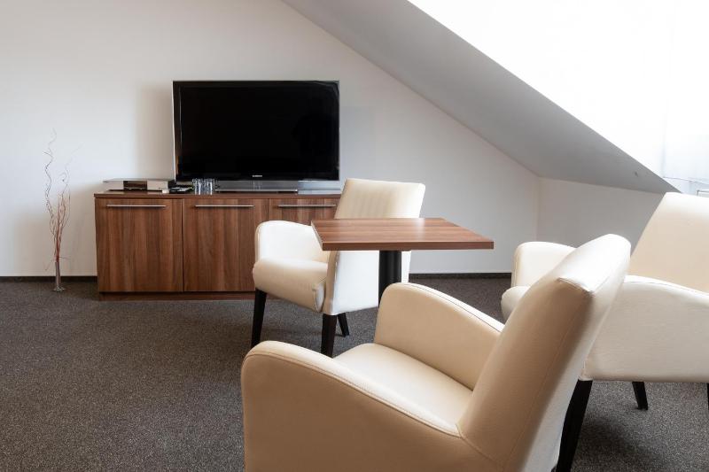 Triple Room with Private Bathroom image 2