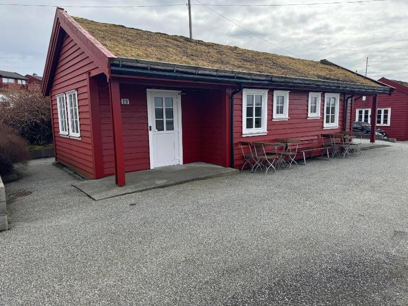 One-Bedroom Cottage image 1