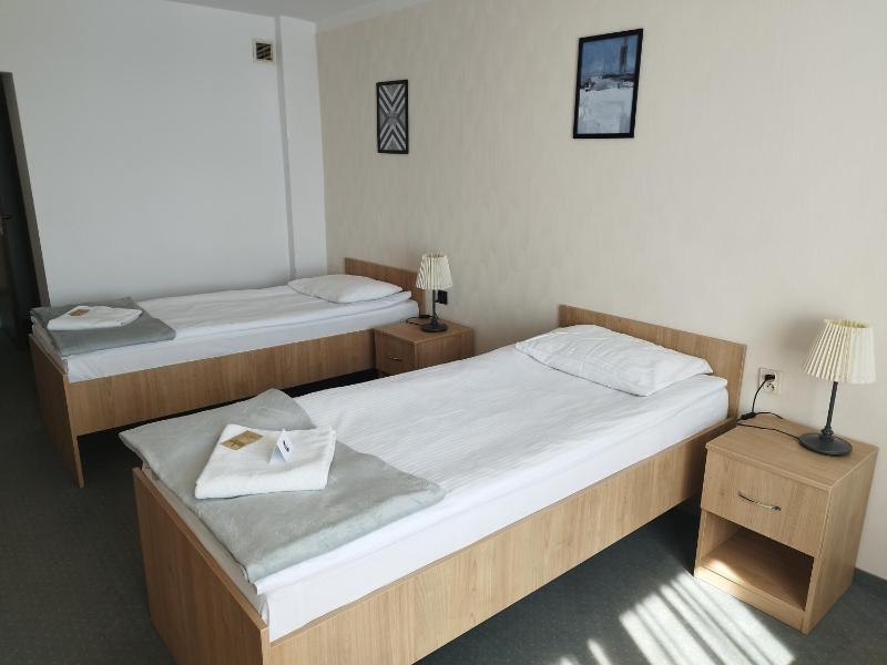 Superior Twin Room image 1