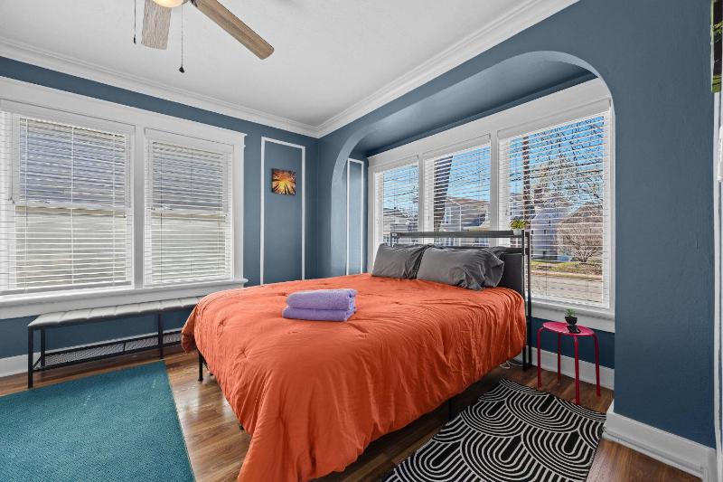 Cozy and Spacious Retreat in Lou Arts District - image 42