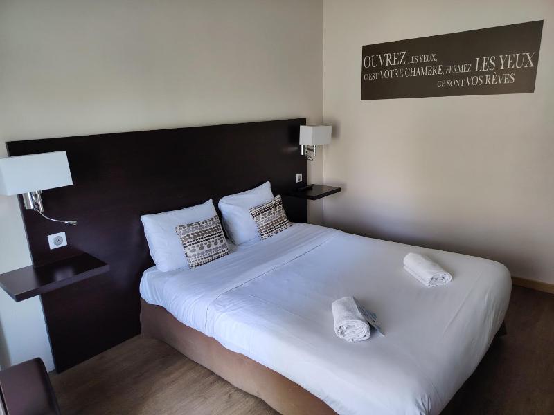Double Room image 3
