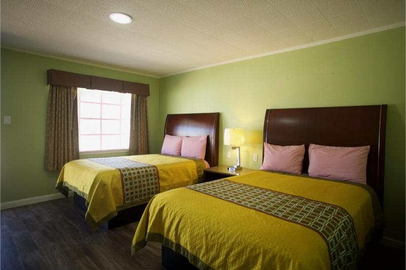 2 Full Beds Non-Smoking image 1