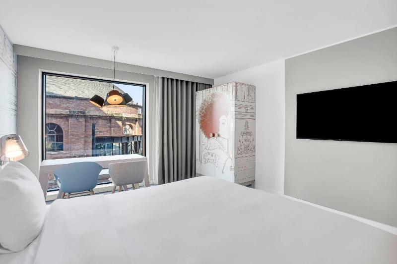 Standard Room image 4