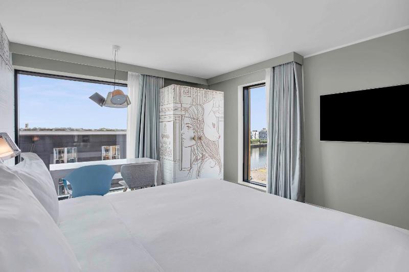 Junior Suite with View image 4