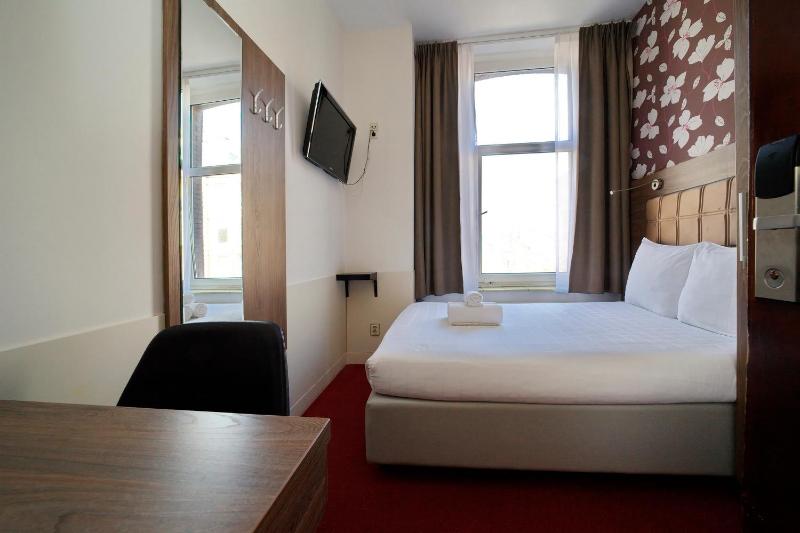 Small Double Room image 1