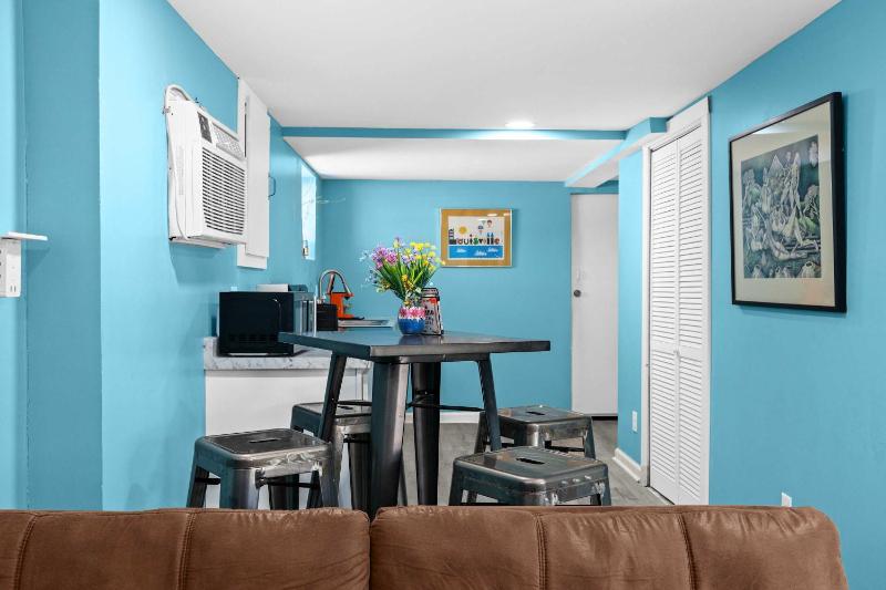 Charming Stay- Bottom Unit in Lou Arts District - image 36
