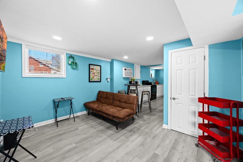 Charming Stay- Bottom Unit in Lou Arts District - image 21