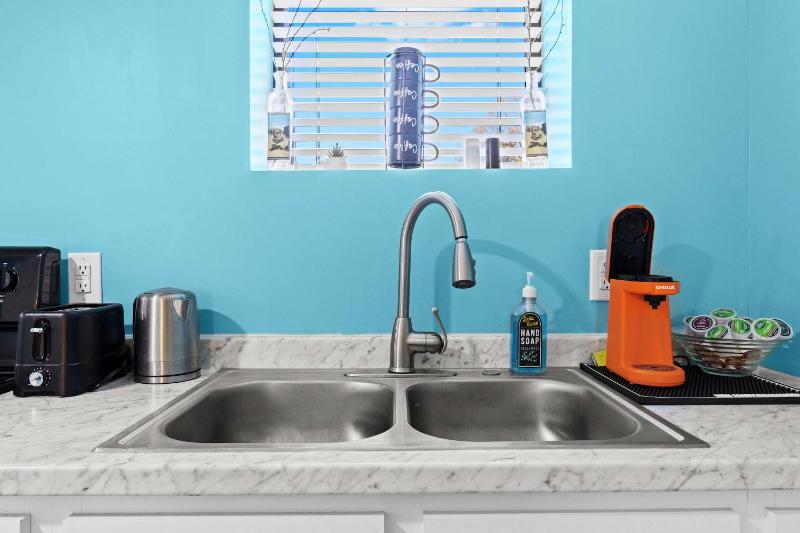 Charming Stay- Bottom Unit in Lou Arts District - image 6