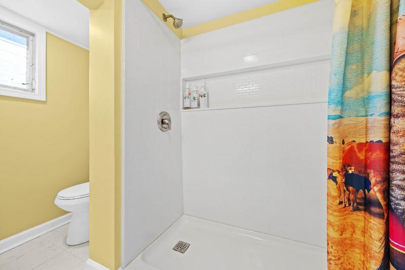 Charming Stay- Bottom Unit in Lou Arts District - image 16