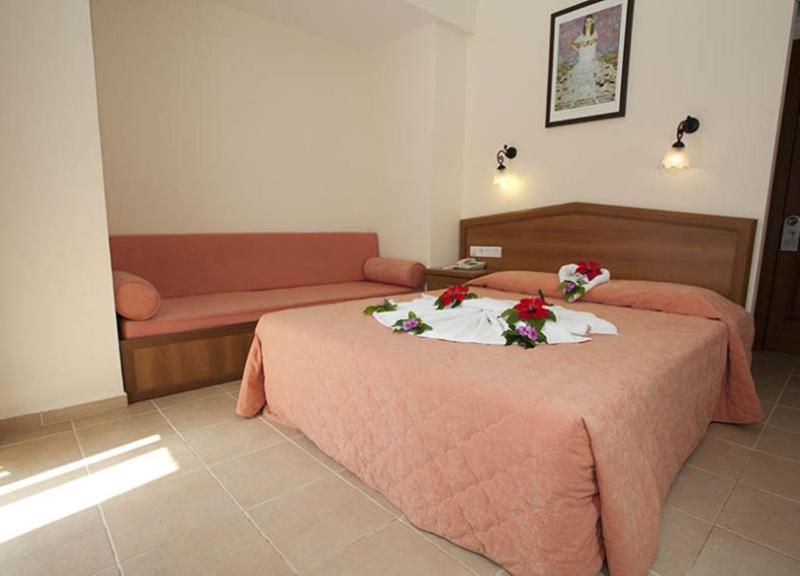 Double Room image 3