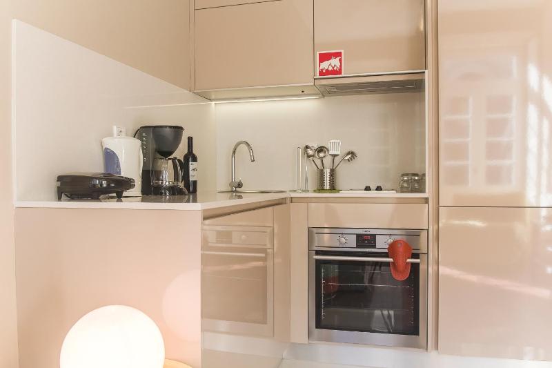BmyGuest - Cardosas Stylish Apartment - image 5