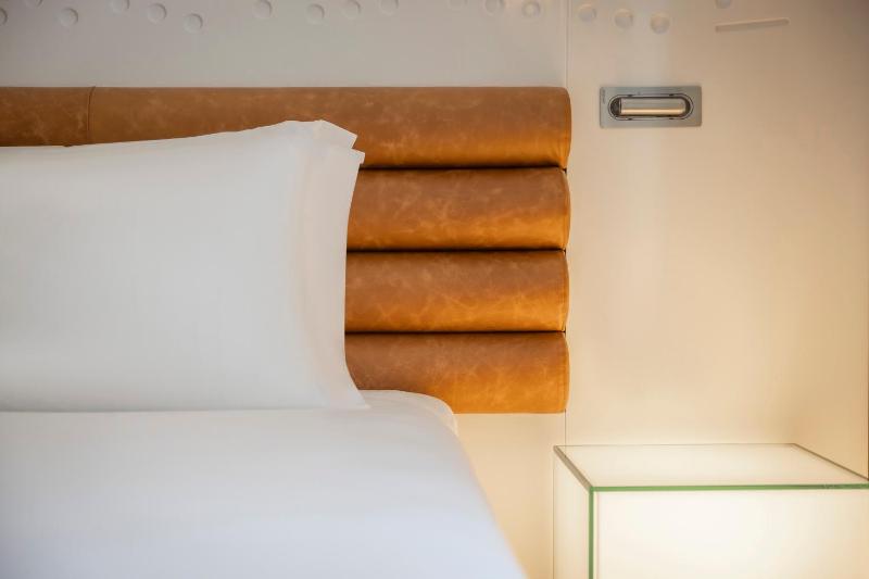 Deluxe King Room image 4