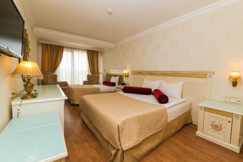 Family Room image 4