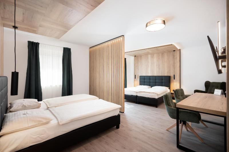Premium Quadruple Room image 2