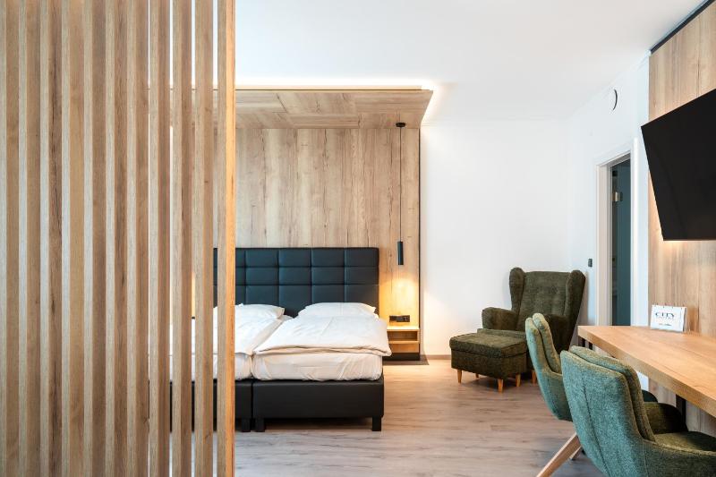 Premium Quadruple Room image 1
