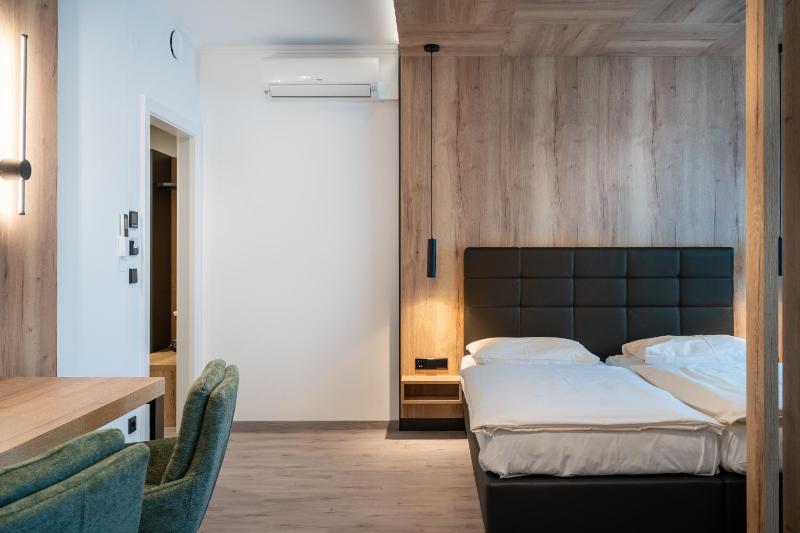 Premium Quadruple Room image 4