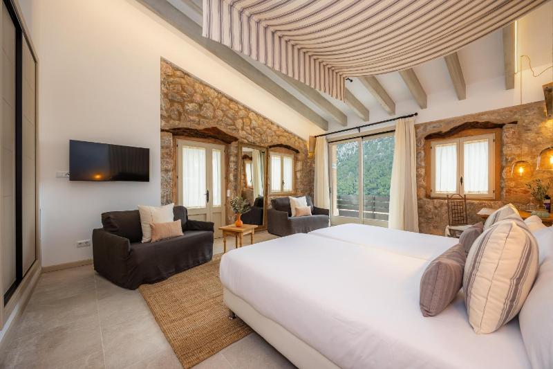 Superior Double Room image 4