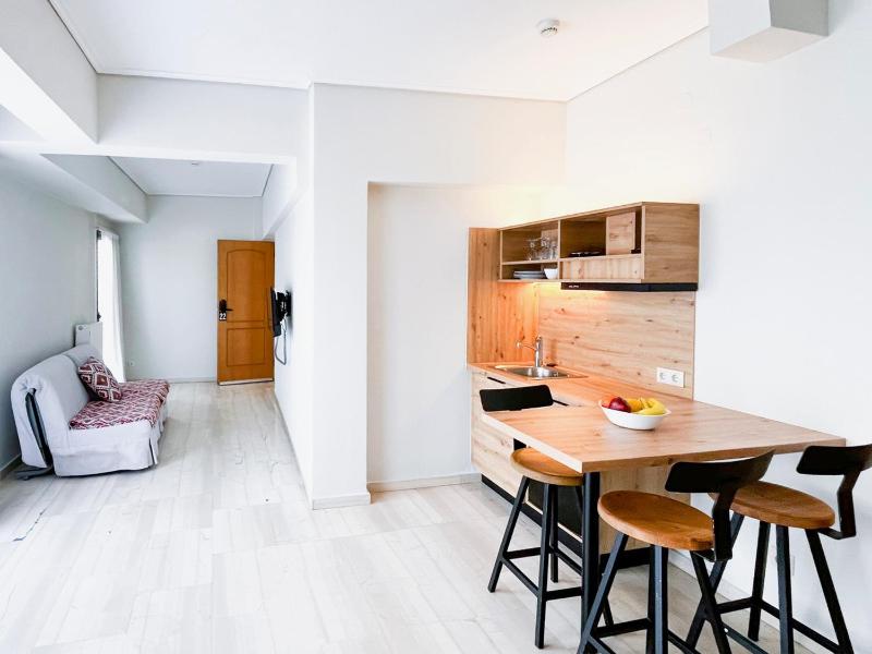 Delux Family Studio with Kitchenette and Balcony image 4