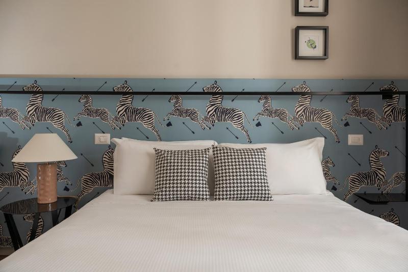 Superior Double Room with Balcony image 3