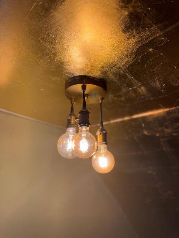 Seven-Bedroom House image 2