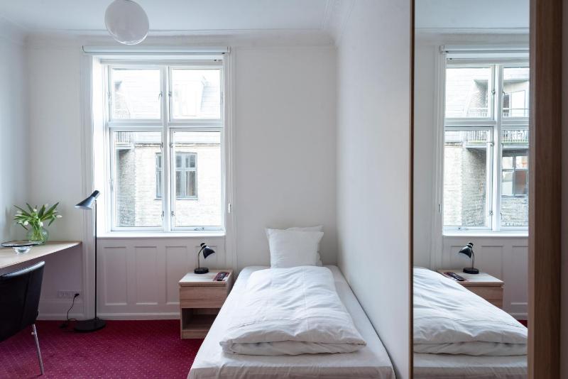 Single Room image 1