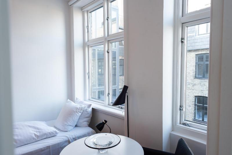 Single Room image 3