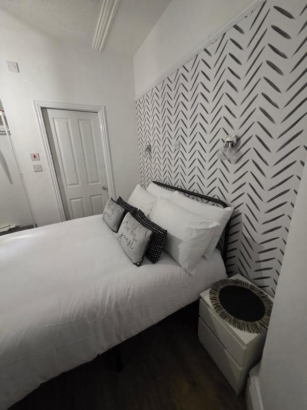 Bluebell Hotel - image 8
