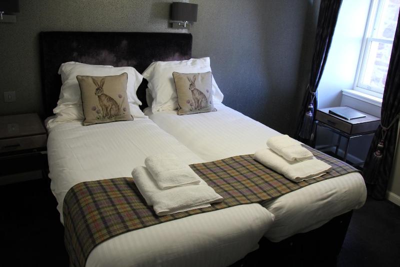 Double or Twin Room with Partial Sea View image 3