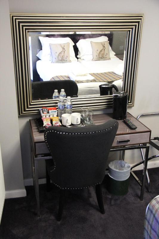 Double or Twin Room with Partial Sea View image 4