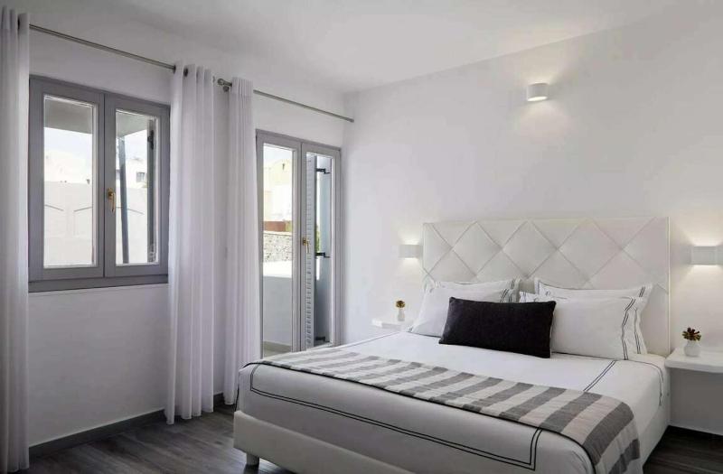  Double Room with Private Balcony image 3