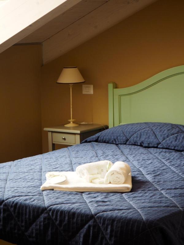 One-Bedroom Apartment image 4
