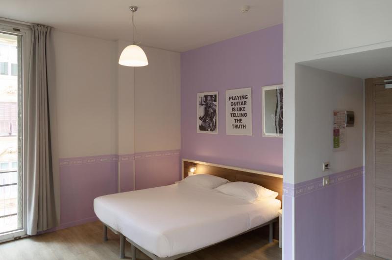 Quadruple Room image 4