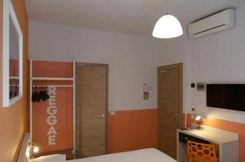 Deluxe Double Room image 3