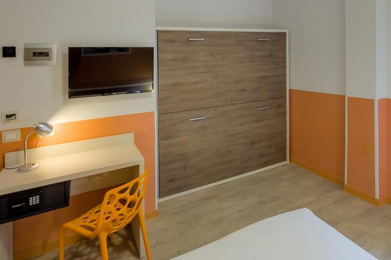 Deluxe Double Room image 4