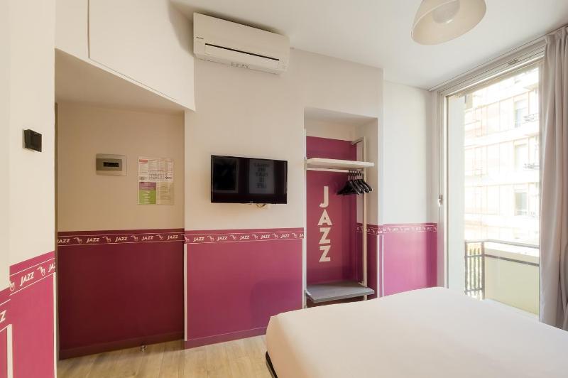 Large Double Room image 4