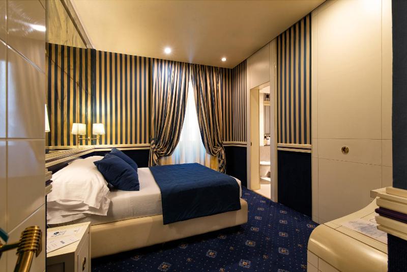 Standard Double Room image 3