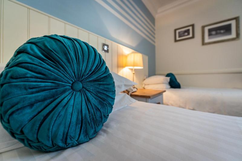 Standard Twin Room image 1