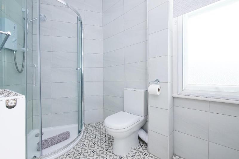 Four-Bedroom Townhouse image 3