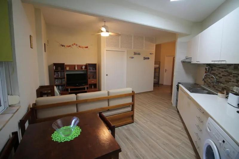 Charming apartment in Portimão – 45 m² with a shared pool - image 3