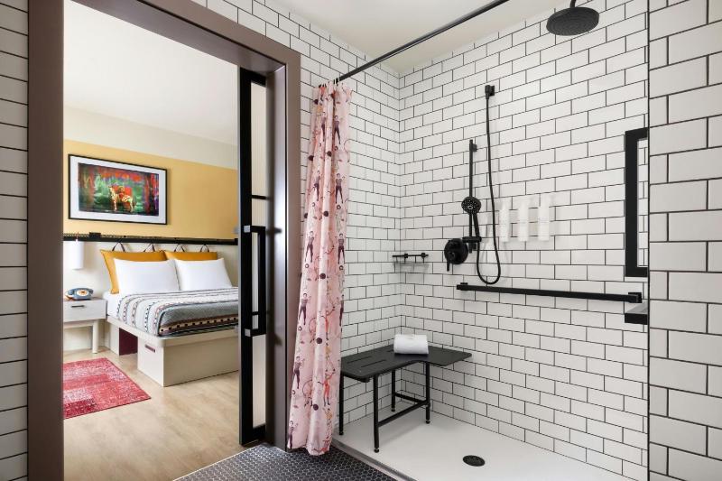 Queen Room - Hearing Accessible image 2