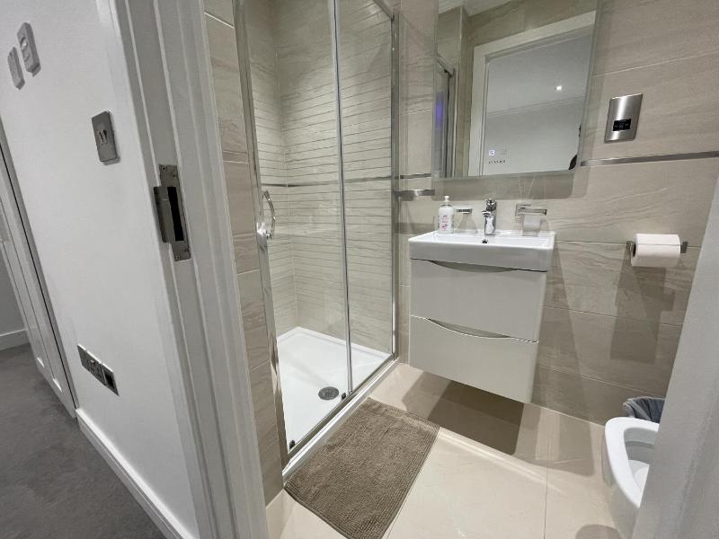 Deluxe Two-Bedroom Apartment with Garden View image 2