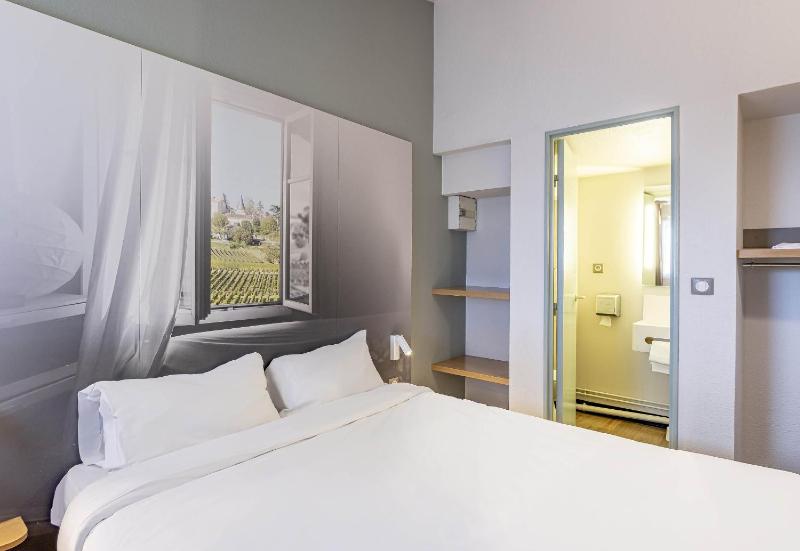 Double Room image 1