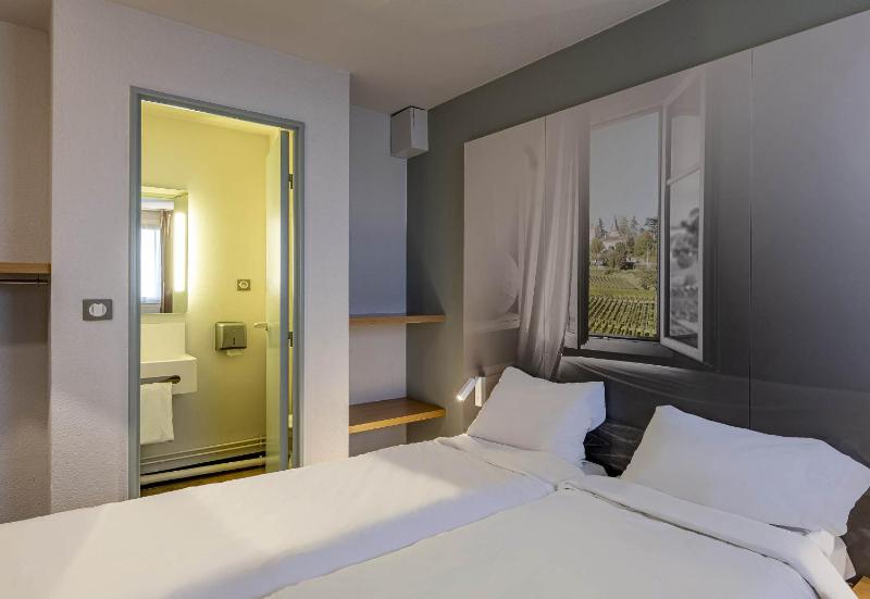 Twin Room image 1