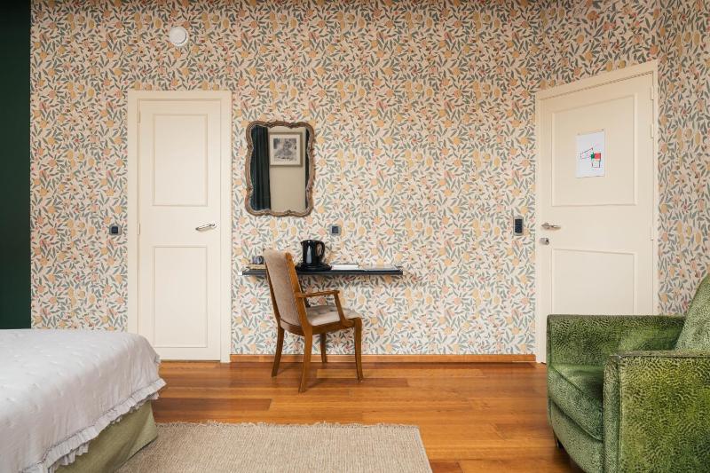 Double or Twin Room image 3
