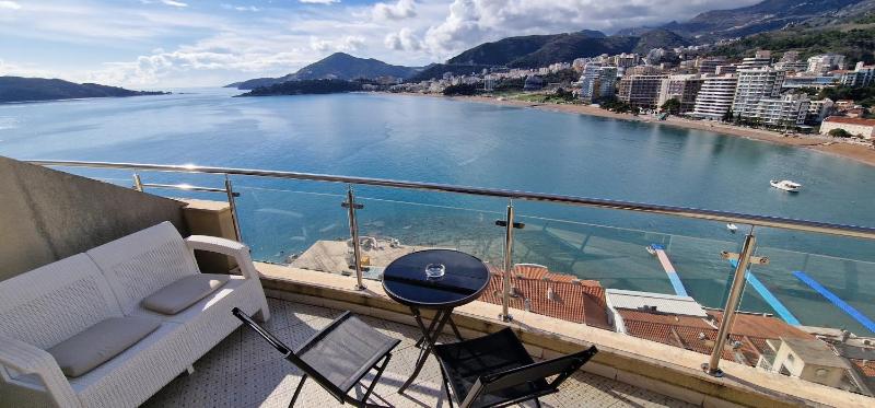 Apartment with Sea View image 3