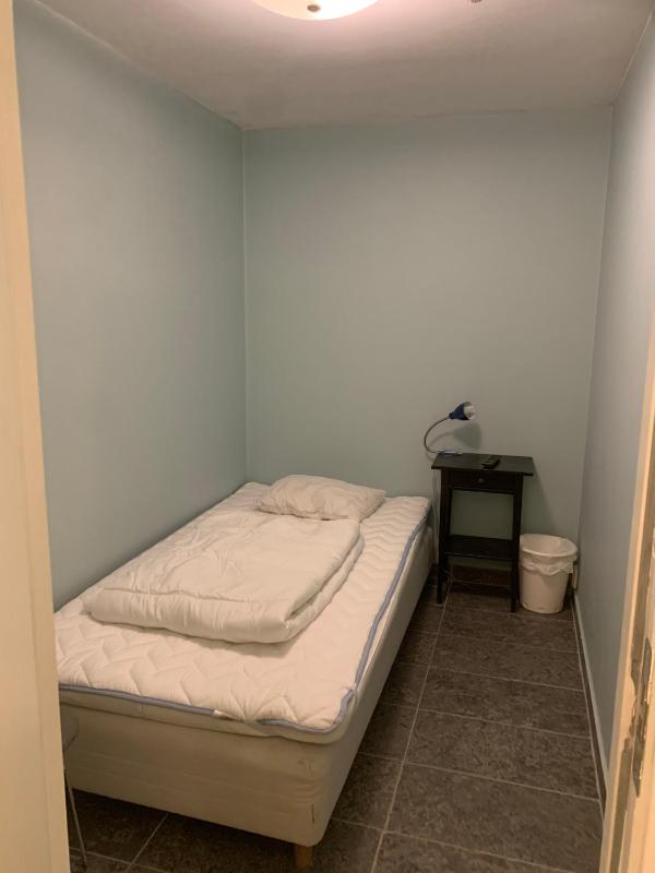 Single Room with Shared Bathroom image 1