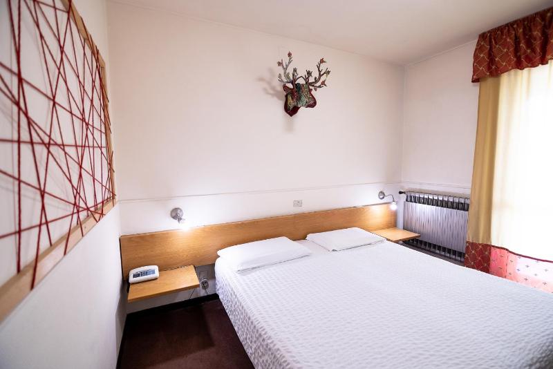 Basic Double or Twin Room image 3
