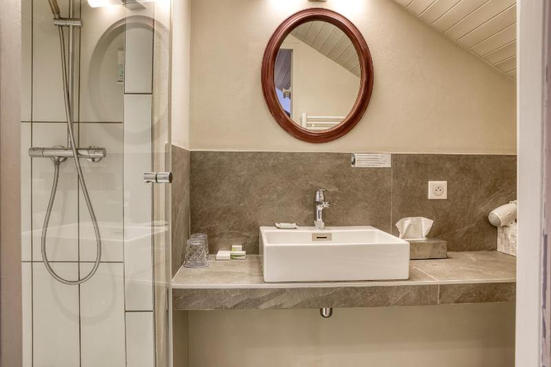 Deluxe Double or Twin Room with City View image 2